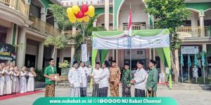 Pengobatan Gratis dan Pembagian Doorprize Meriahkan Upacara Hari Santri di Tritunggal